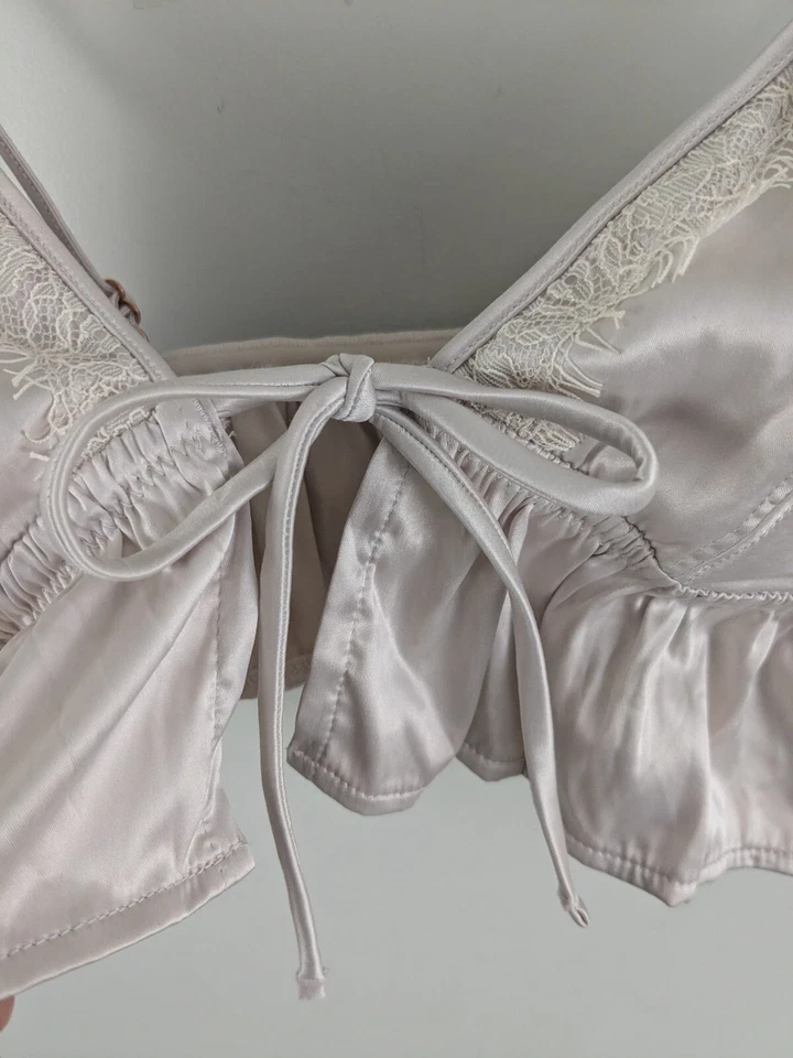 Bralette inalámbrico de encaje satinado Aerie Top lazo frontal champán suave volantes ribete S Foto 3 de 4