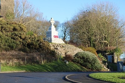 Foto A3 Kriegerdenkmal, Ballantrae Die obere linke Ecke ist Teil von Ar c2018