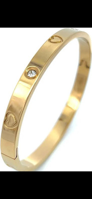 Stainless steel bangle bracelet 18 k gold plated. Heart and rhinestone pattern.