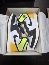 Air Jordan 1 Retro High OG Volt Gold White Black 555088-118 High Top DS Chicago 