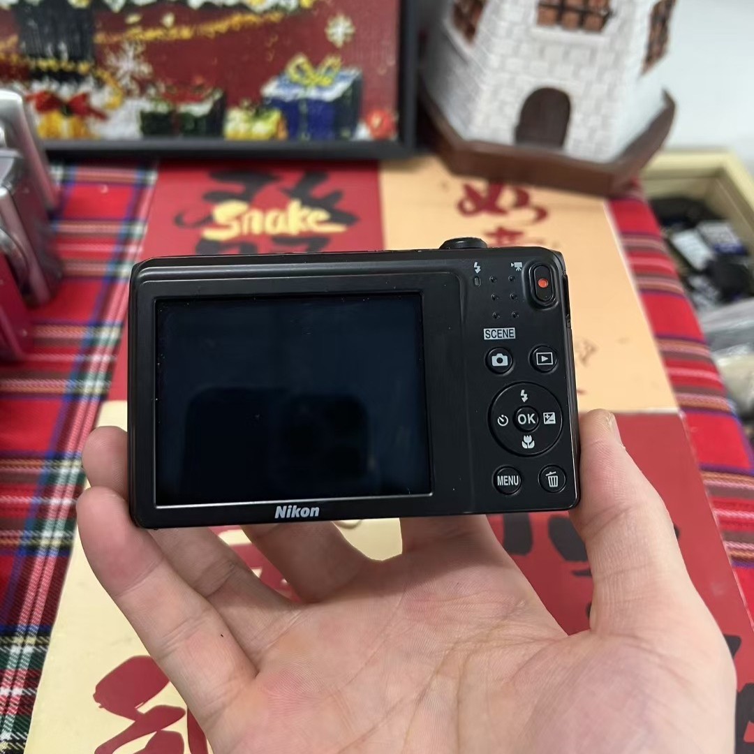 Nikon Coolpix A300 Digital Camera 20.1MP 8xOptical Zoom Built-in