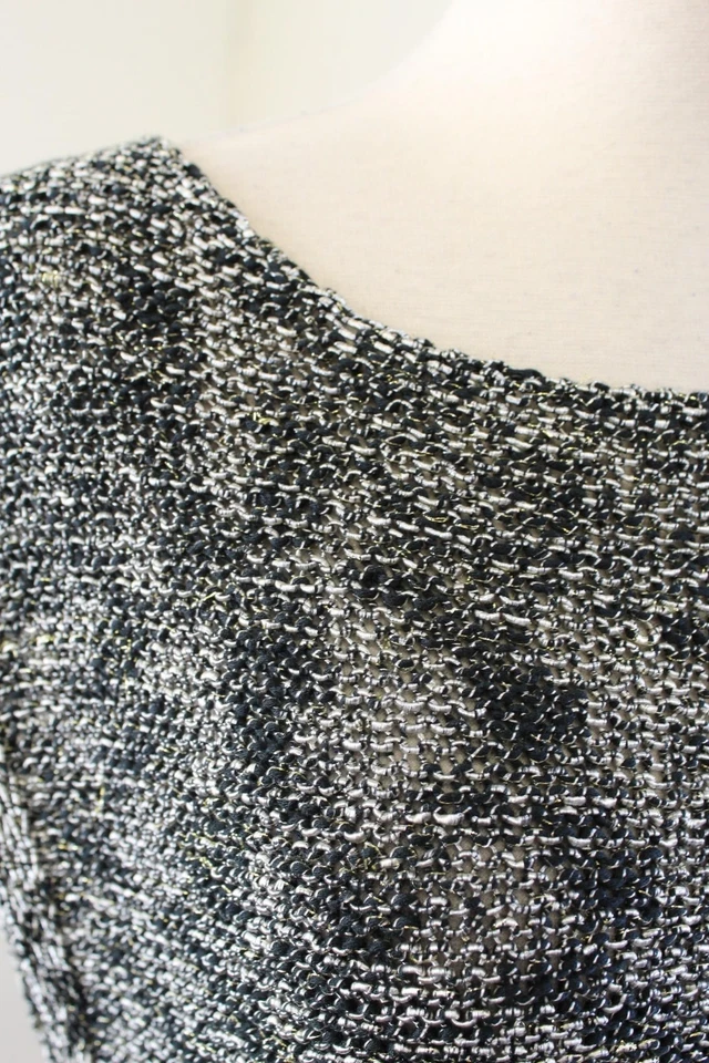 Blusa sin mangas tejida metálica estática Alice and Olivia talla M negra blanca dorada Foto 2 de 4