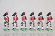 BRITAINS RE PAINTED BLACK WATCH HIGHLANDERS MARCHING at the SLOPE og