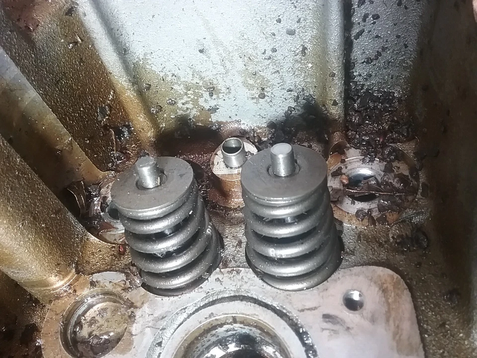 Porsche Boxster 1998-2004 culata lateral derecha 996 104 671 0R 2,7 L 6 cilindros Foto 3 de 4