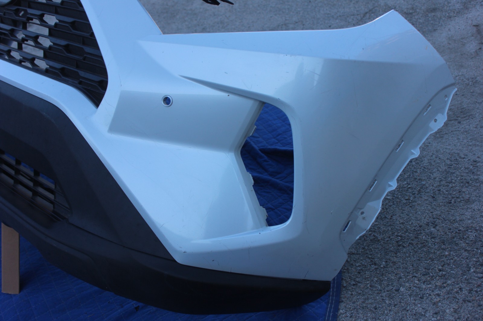 19-25 2022 TOYOTA RAV4 FRONT BUMPER COVER GRILL LOWER VALANCE WHITE GENUINE OEM