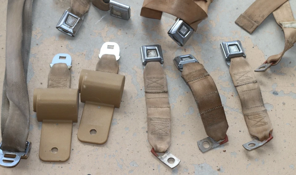 Cinturón de seguridad retractor bronceado 86-91 Jeep Grand Wagoneer Foto 4 de 4