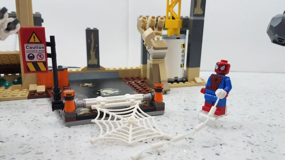 ❤️LEGO Super Heroes 76037 Ultimate Spiderman Rhino Sandman Super Villain Team-up - Image 4 of 4