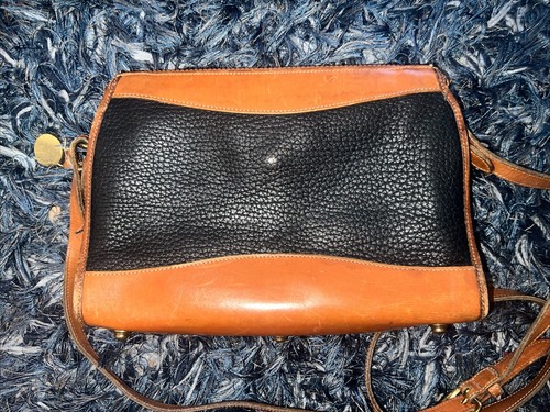 Vtg Dooney And Bourke Crossbody Inside Needs Complete Clean and repair! - 第 3/15 張圖片