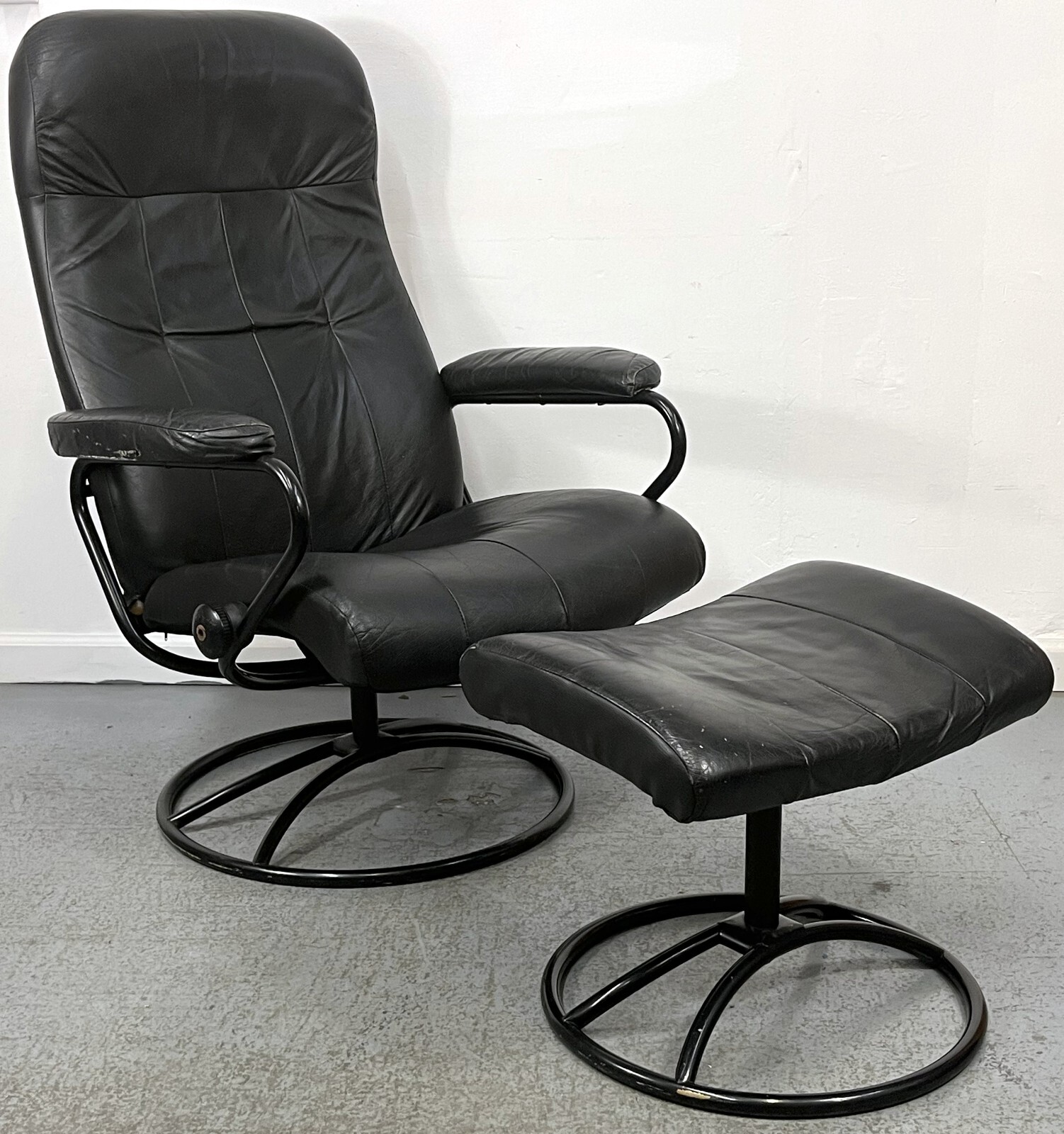 Vintage Mid Century Ekornes Stressless Black Leather Recliner Ottoman Black Base