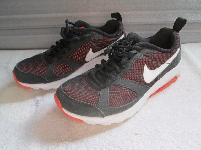 Women's NIKE AIR MAX MUSE Sz Black/Infrared-Orange Shoes 654729