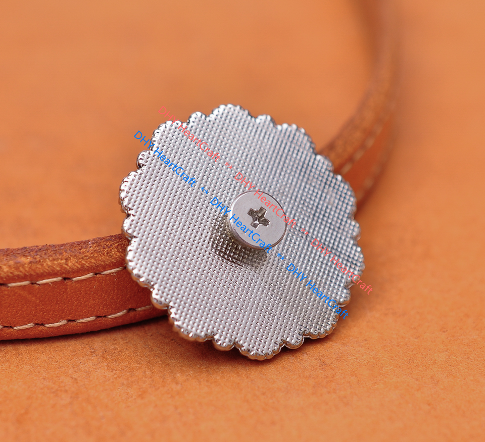 Concho Floreale Argento Con Cristalli 30x27mm – Perfetto Per Borse, Cinture E Moto
