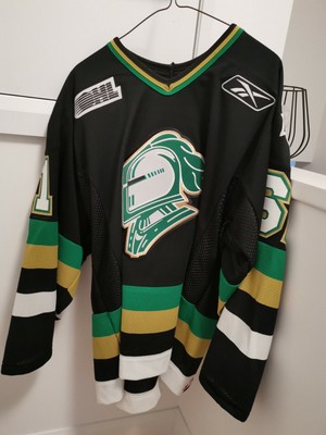 john tavares autographed jersey