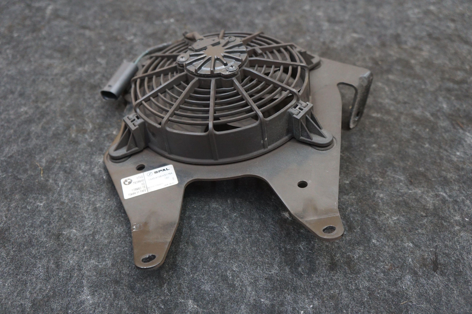 Rear Trunk Electric Cooling Fan Motor Assembly 17427639680 OEM BMW i8 2014-17