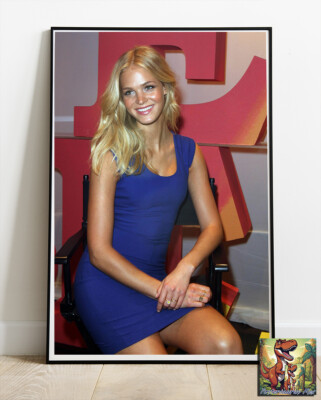 Erin Heatherton Photo / Poster Up To 36''