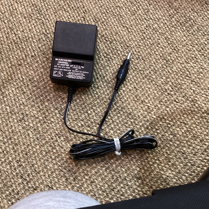 Vintage ARCHER Universal 273-1650 3-9V Input 120V 60Hz 8W 300mA Adapter Charger