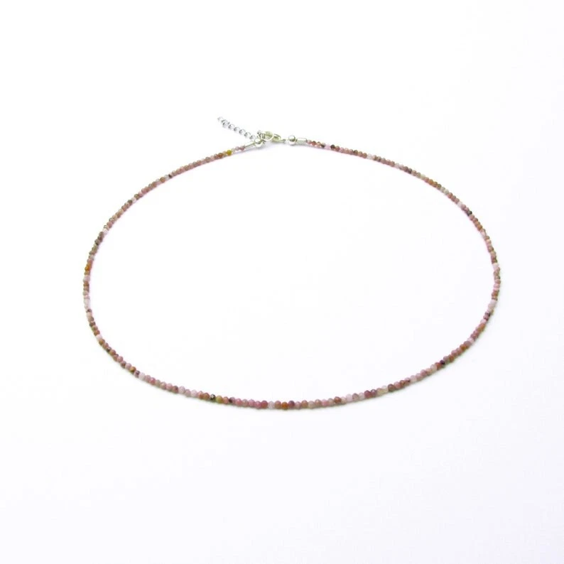 Delicados collares gargantilla de mujer con cuentas redondas facetadas de rodonita rosa 18"" Foto 2 de 4