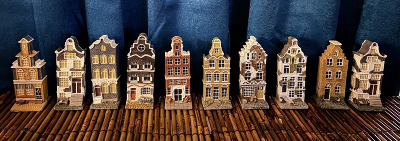 K’s Collection Mini Houses Lot Of 10