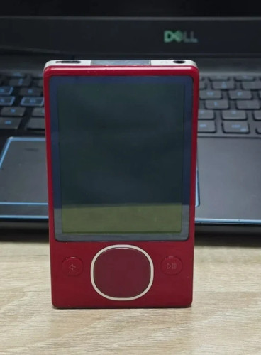 MICROSOFT ZUNE CUStOM RED/BLACK 128GB....NEW BATTERY... - Picture 4 of 8