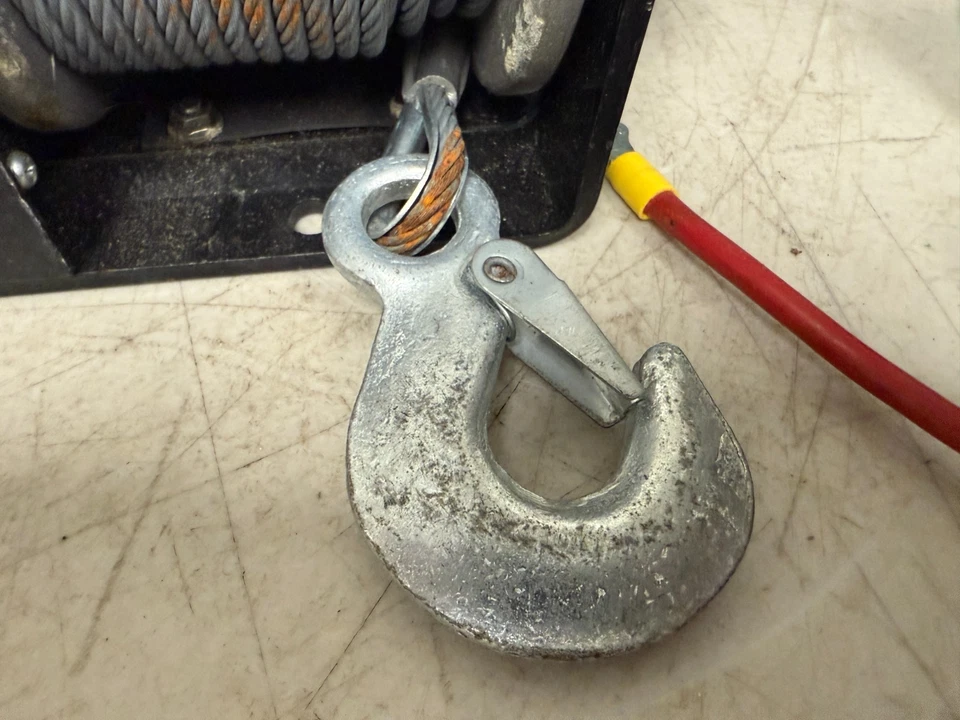 Superwinch LT2000 12V Winch 2100 lbs with Steel Wire Rope Model 1120210 - Image 4 of 4