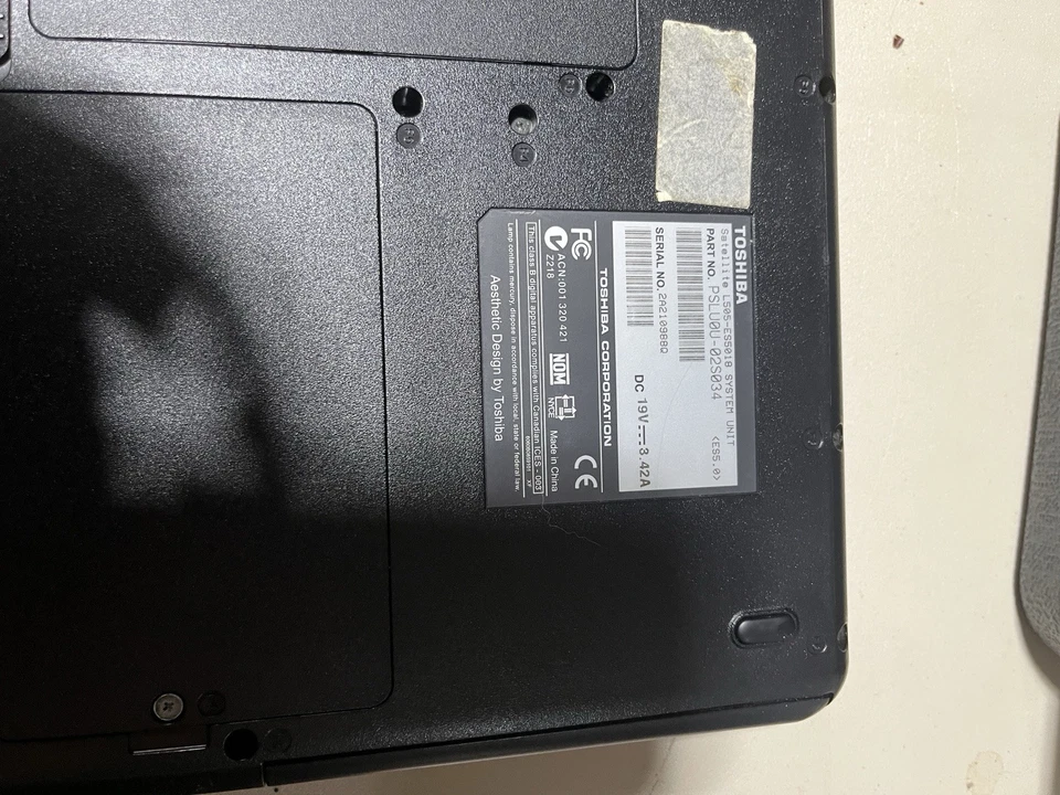 Portátil Toshiba Satellite L505-ES5018.  Sin sistema operativo Foto 3 de 3
