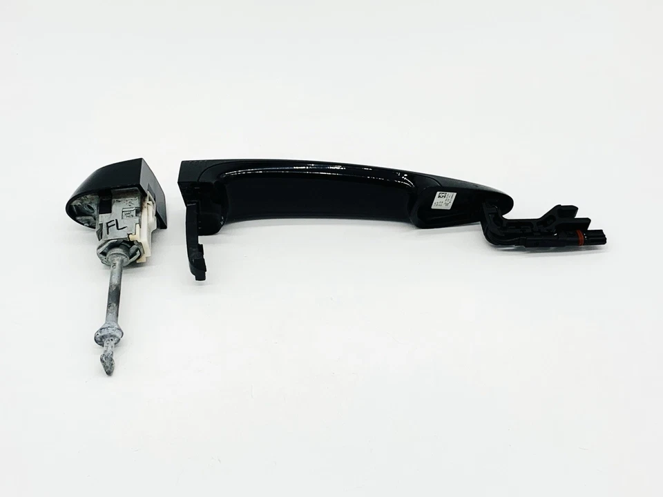 2013 BMW X1 E84 Left Front Exterior Door Handle OEM  7138329 - Image 3 of 4