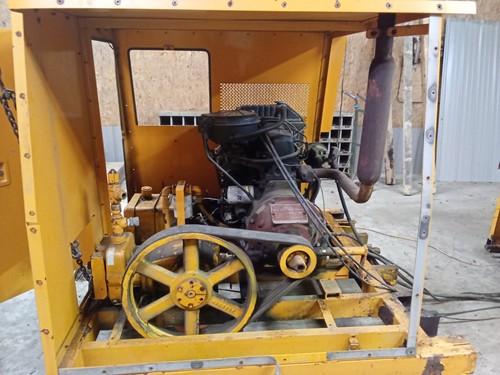 Engine house from a 1996 747fr2000 jet machine