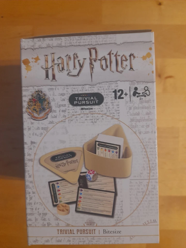 Harry Potter Bite Size 'Trivial Pursuit' 600 Questions Portable Game Volume 1 - Image 2 of 4