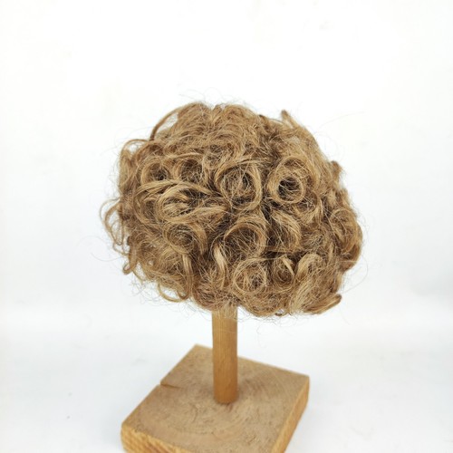 Vintage doll wig, artificial hair, brown, 12" to 12.5", curly hair - Picture 4 of 6
