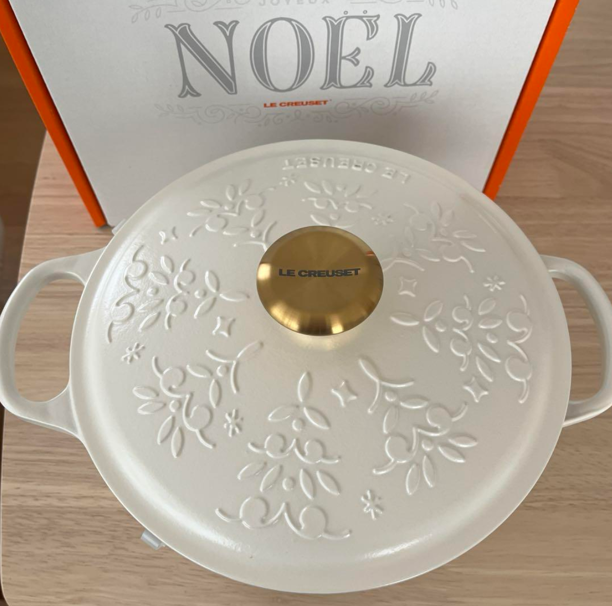 Le Creuset Noel Cocotte Ronde Cotton White Cast Iron Holiday Le Creuset Noel Cocotte Ronde Cotton White Cast Iron Holiday