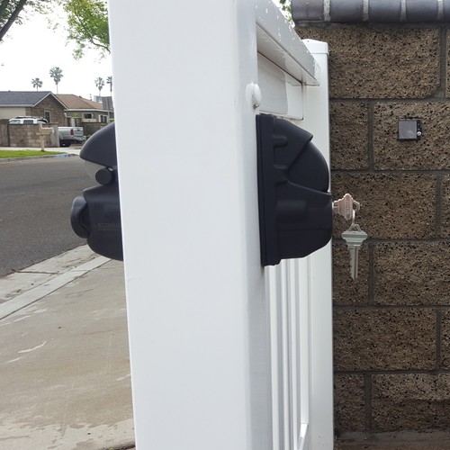 Double Sided Key Lockable Gate Latch - Picture 4 of 6