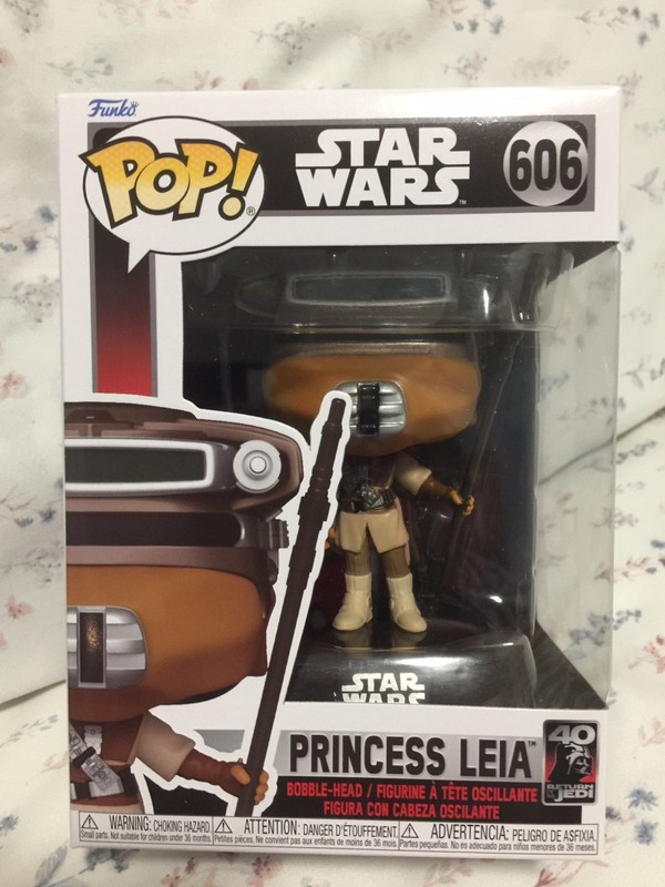 FUNKO POP! / STAR WARS / PRINCESS LEIA #606 / COMES IN PROTECTOR
