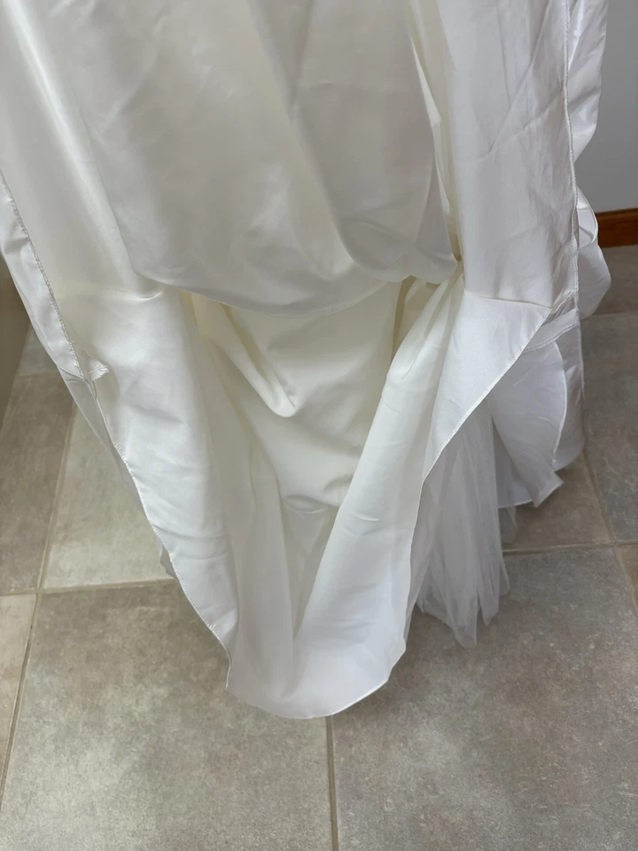 David’s Bridal Galina Wedding Dress Sz 8 Softwhite Gown Halter Open Back Floral - Image 4 of 4