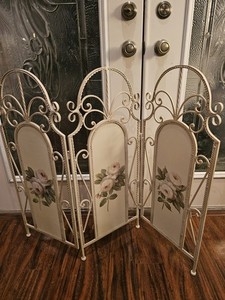 Vintage Victorian WroughtIron Short Room Divider W/Rose Panels-Very Good