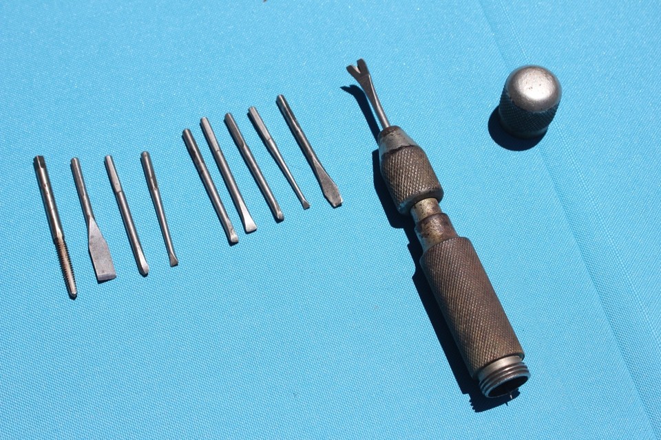 An all-steel vintage Stiletto bit holder multitool — sleek, pocketable, and from a brand better known for high-end framing hammers, making this a rare find.