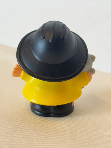 Vintage Tupperware Krankenwagen Fisher Price Little People Figur Feuerwehrmann 2001 Katze - Bild 15 von 17