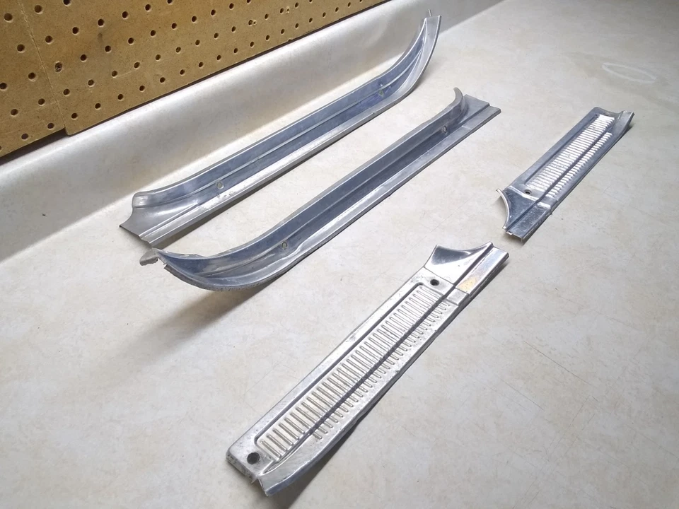 Juego de placas de umbral GM 1973-77 usadas de colección OEM, ¡4 piezas de aluminio, EE. UU.!! Foto 2 de 4