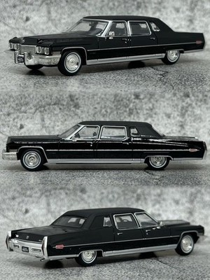 MK 1:64 Black 1972 Fleetwood 75 Luxury Limousine Model Diecast