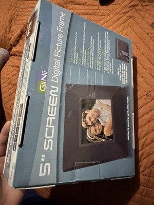 Gii Nii 5'' Screen Digital Picture Frame NEW IN BOX GN-501