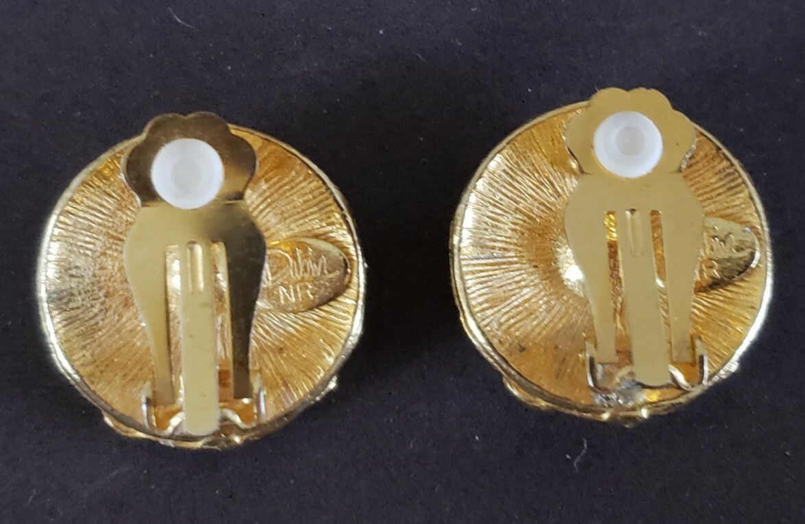 VINTAGE DAVID DUBIN NR 1" CLIP BACK EARRINGS, BRUSHED GOLDTONE W/RHINESTONES View 4