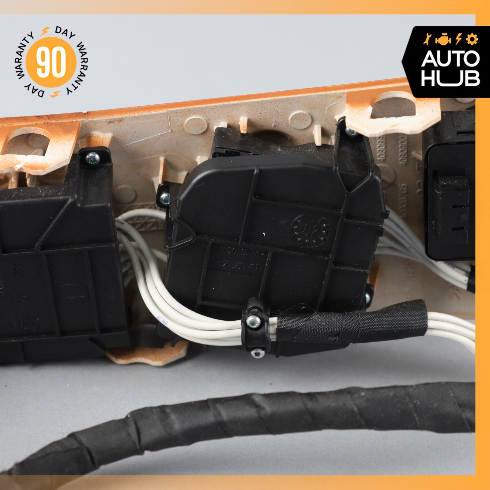 03-13 Maserati Quattroporte M139 Front Right Seat Control Switch OEM 29k