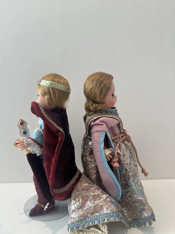 Pareja de muñecas vintage Madame Alexander Camelot Reina Ginebra Sir Lancelot Foto 2 de 4