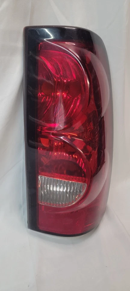 Depo 335-1906R-UC-DR Taillight 02-07 Chevy 1500 - Image 2 of 4