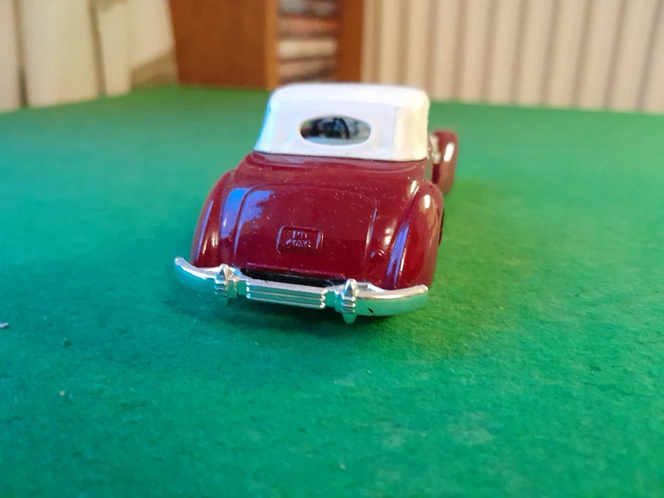MATCHBOX YESTERYEAR Y18. 1937 CORD 812 SEDAN. MAROON. 1980's  VGC NO BOX. - Image 3 of 4