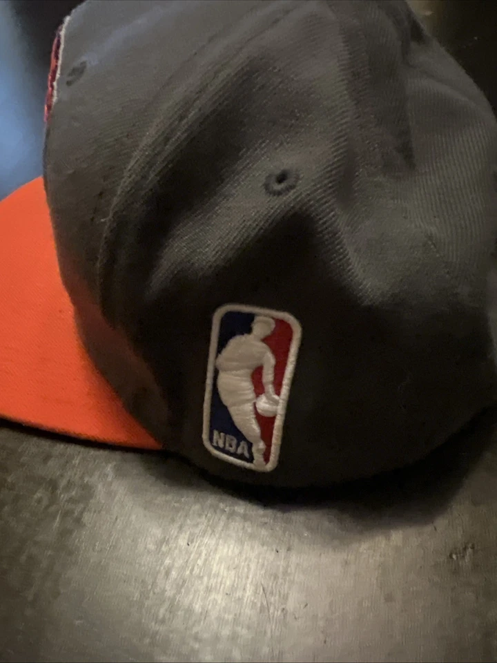 Boné ajustável New York Knicks Mitchell & Ness NBA Snapback chapéu aba plana 2 tons - Imagem 2 de 4