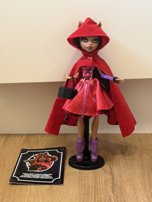 Monster High Scarily Ever After Little Dead Riding Hood Clawdeen Wolf Doll & Bag