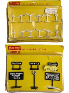 Hornby Dublo 5025 Gradient Mile Posts and 5037 Lineside Notices