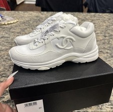 CHANEL CC Logo White Leather/Suede Low Top Sn...