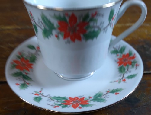Set of 6 Coffee Cups Saucers Christmas Poinsettia Gold Trim TRISA China 1693 - Picture 5 of 12
