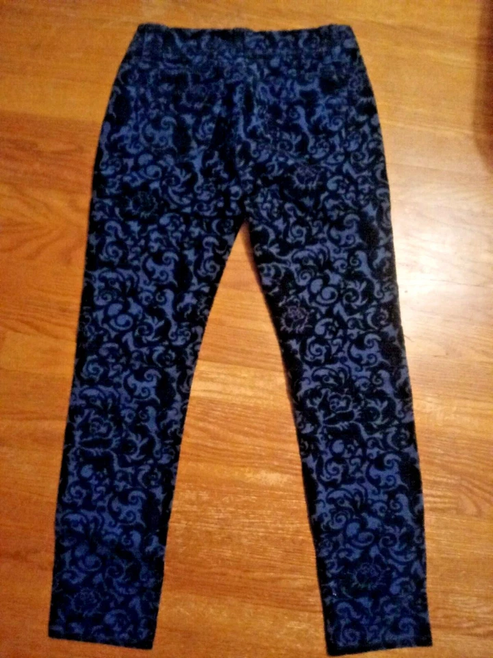 Pantalones ajustados para mujer ROMEO & JULIET COUTURE negros azules florales talla 27 Foto 2 de 2
