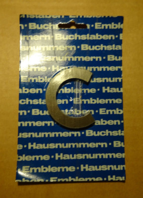 Buchstabe  '' c '' Bronze Massivguß, dunkel patiniert